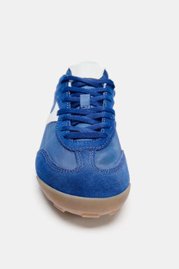 SOFT RUNNING TRAINERS