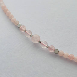 Колье с кулоном из Розового кварца