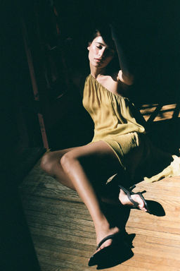 ASYMMETRIC TOP WITH TIES