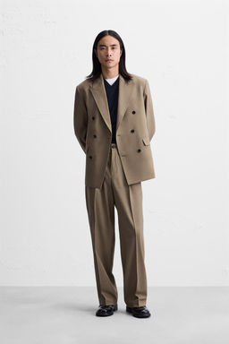 DOUBLE-BREASTED SUIT BLAZER