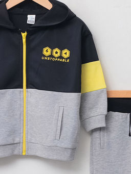 Kap??onlu Uzun Kollu Bask?l? Erkek Bebek Fermuarl? Sweatshirt ve Jogger Pantolon 2li Tak?m - Waikiki фото 3