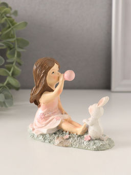 Фигурка полистоун Малышка надувает шарик, с зайчиком на лужайке, розовый, 10.5?5?9 см