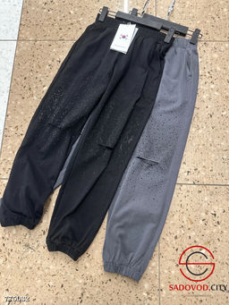 Женские джогеры с рваными коленями со стразами