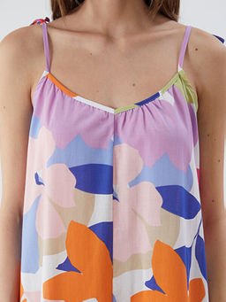 V Yaka ?i?ekli Elbise