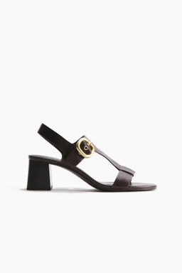 Sandalias con tac?n cuadrado