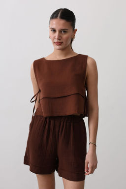 Trendyolmilla Kahverengi Bisiklet Yaka Yandan Baglama Detayl? Crop Dokuma Bluz TWOSS25BZ00166