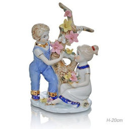 Статуэтка Девочка и мальчик с цветами / 150602 /уп 24/