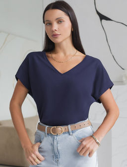 Футболка с V-вырезом и цельнокроеным рукавом из премиального хлопка