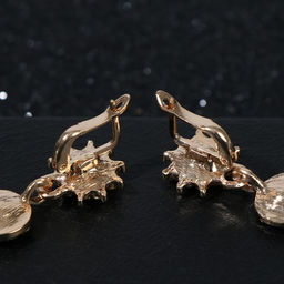 Серьги висячие со стразами Вечерние мадам, цвет бело-синий в золоте, 7 см