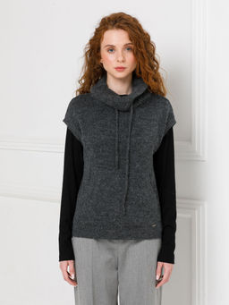 Жилет вязаный