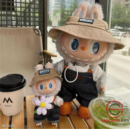 Лабубу в одежде в коробках