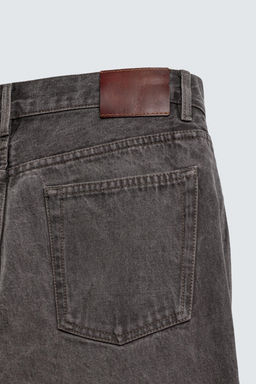 WASHED STRAIGHT FIT JEANS