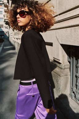 BLAZER CORTA HOMBRERAS / Negro - Zara фото 6