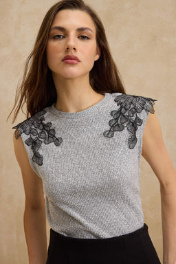 Gri melanj Fitted/Vucuda Oturan Kolsuz Aksesuar Detayl? Fitilli Esnek Orme Bluz TWOSS26BZ00105