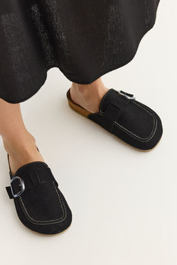 Trendyol Shoes Bej Kemer Tokal? Kare Burun Duz Kad?n Sabo Terlik TAKSS25TE00000