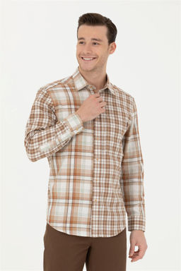 Мужская рубашка песочного цвета с длинным рукавом