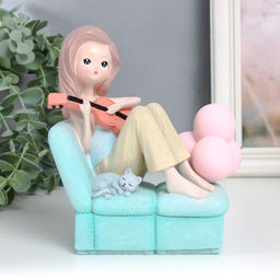 Фигурка светящаяся «Девчонка на диване с гитарой или пёсиком», полистоун, 13×7.5×16 см, МИКС