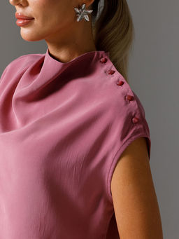 Блузка со спущенным плечом