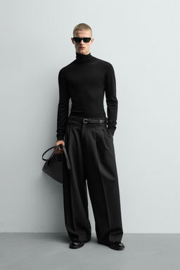WIDE-LEG PLEATED TROUSERS