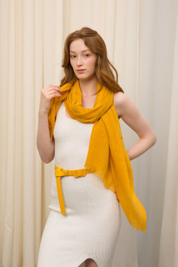 Палантин из вискозы и хлопка ярко-желтого цвета