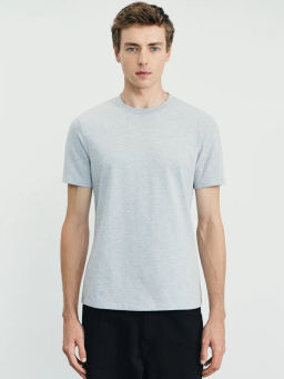 Базовая футболка slim fit / Zarina