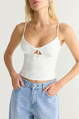 Beyaz V Yaka Ask?l? Crop Dokuma Bluz TWOSS25BZ00106