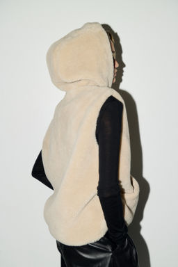 Chaleco en peluche con capucha - H&m фото 4