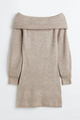 Vestido ajustado off-the-shoulder
