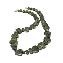 Колье из змеевика темного "Парус", 62см