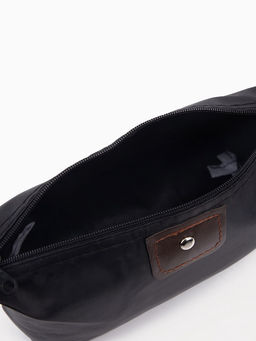 Косметичка простая на молнии, маленькая, чёрная