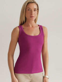 Топ из трикотажа в широкий рубчик