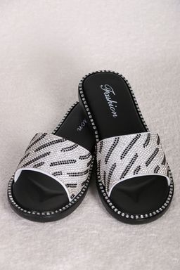 Шлепанцы в стразах