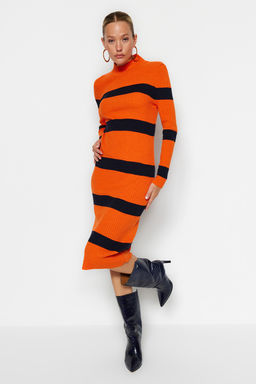 TRENDYOLMILLA Lacivert Midi Triko Cizgili Elbise TWOAW23EL00226 фото 19