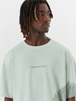 Футболка мужская салатовая с принтом и надписью washed up by the waves - Mark formelle фото 4