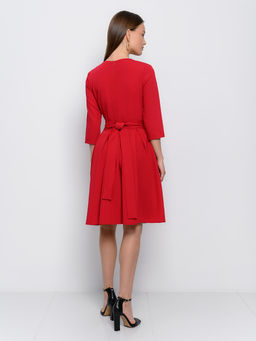 Платье малиновое длины мини с рукавами 3/4 - 1001dress фото 3