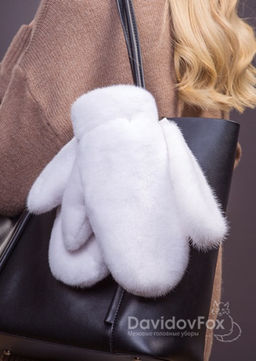 Варежки норка белые