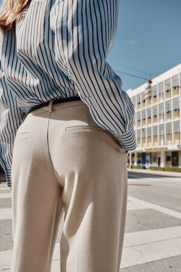 PANTAL?N RECTO CINTUR?N / Beige