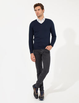 Базовый трикотажный свитер узкого кроя темно-синего цвета с v-образным вырезом - Cacharel фото 4