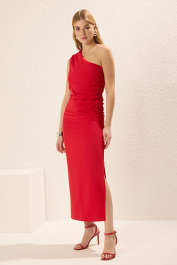 TRENDYOLMILLA Nar Cicegi Vucudu Saran Buzgulu Tek Kol Midi Dokuma Elbise TWOSS25EL00121