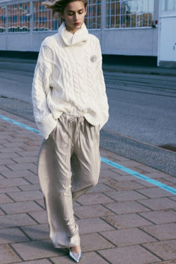 Pantalon amplio con cordon de ajuste