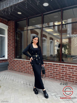 Женский костюм с юбкой