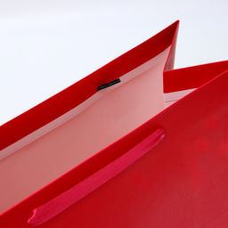 Пакет подарочный ламинированный вертикальный «Красный», L 31×40×14 см