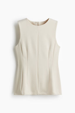 Top en punto roma con peplum