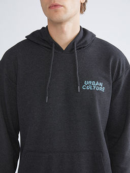 Uzun Kollu Bask?l? Erkek Hoodie