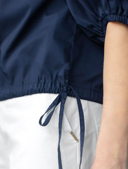 Блузка Vilatte укороченная с рукавами буфами из эластичного хлопка темно-синяя  фото 6