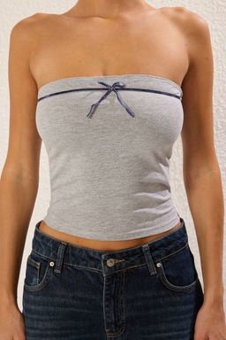 Trendyolmilla Gri Melanj Fitted/Vucuda Oturan Carmen Yaka Fiyonklu Esnek Orme Bluz TWOSS25BZ00151  фото 3