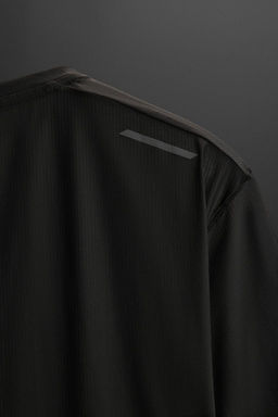 LIGHTWEIGHT TECHNICAL T-SHIRT - Zara фото 22