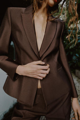 BLAZER ENTALLADA SATINADA / Marr?n - Zara фото 2