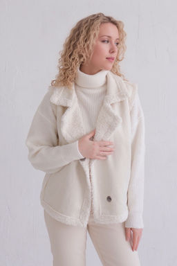 12173 Жилет из искусственного меха белый