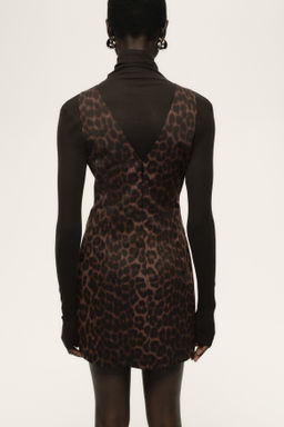 Vestido entallado con escote en V - H&m фото 5
